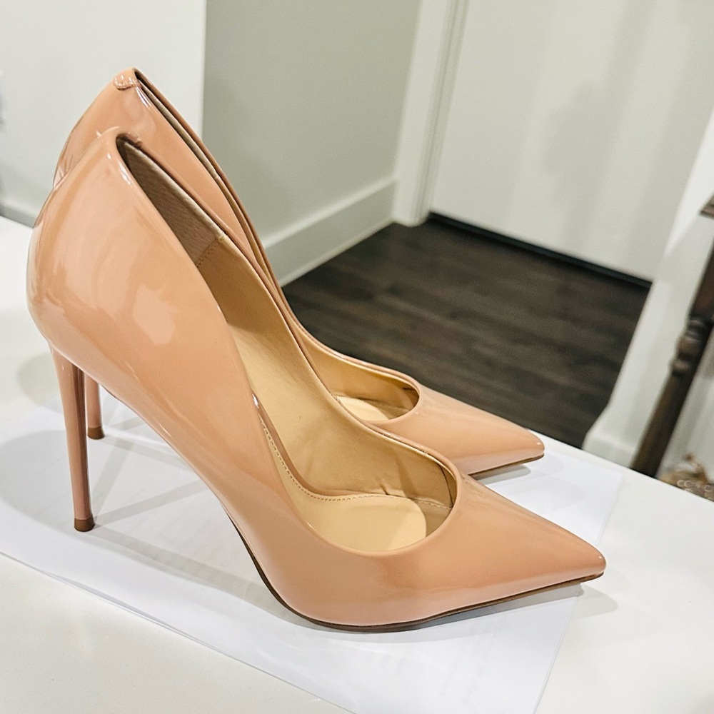 Patent Nude pumps . Closet staple